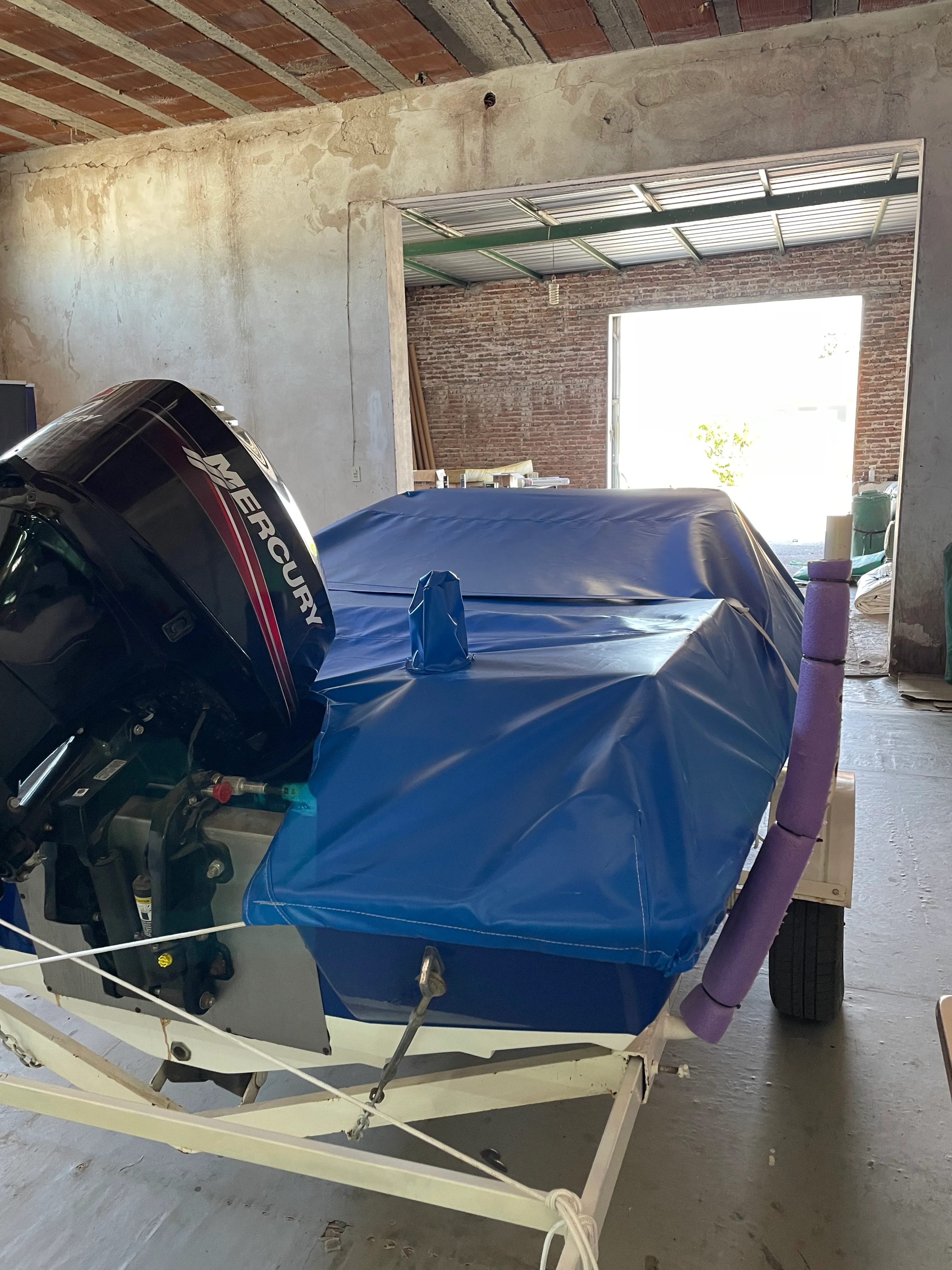 Trabajo a medida realizado por Lonas Tito