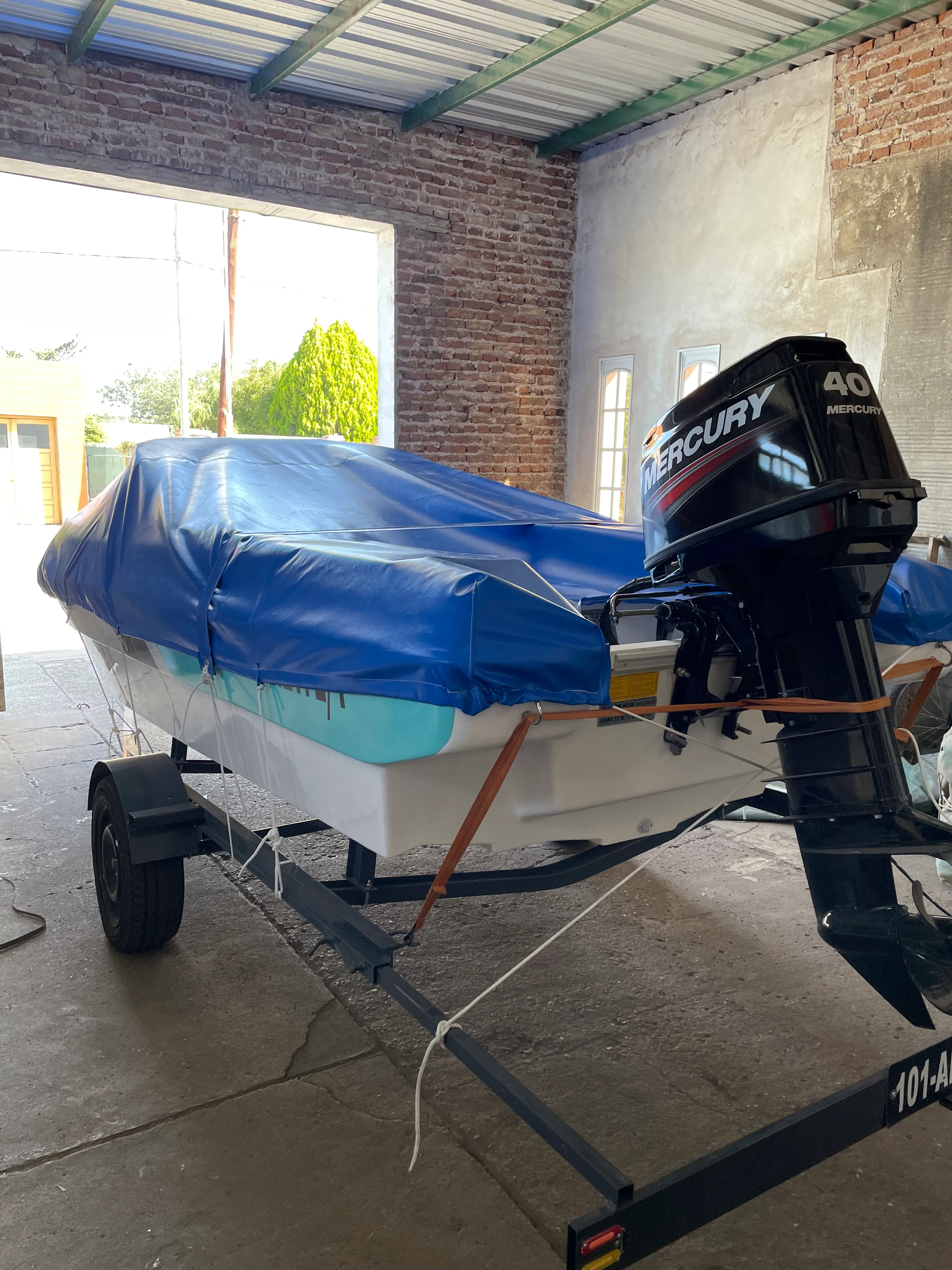 Trabajo a medida realizado por Lonas Tito