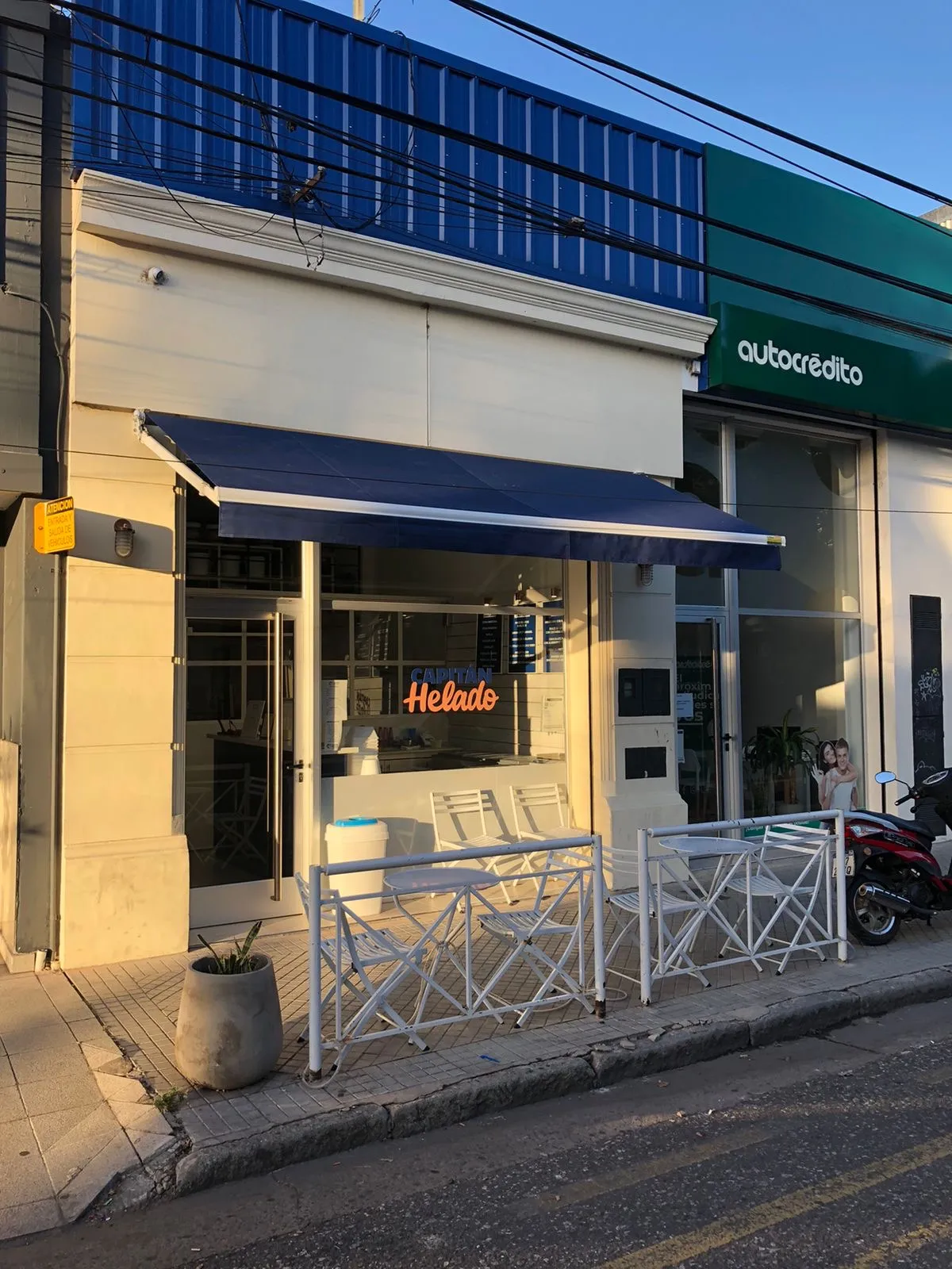 Toldo exterior y cerramiento realizado por Lonas Tito