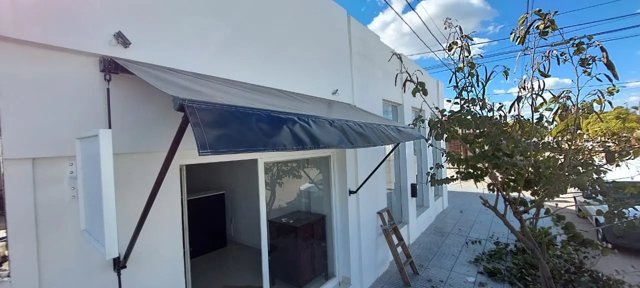 Toldo exterior y cerramiento realizado por Lonas Tito