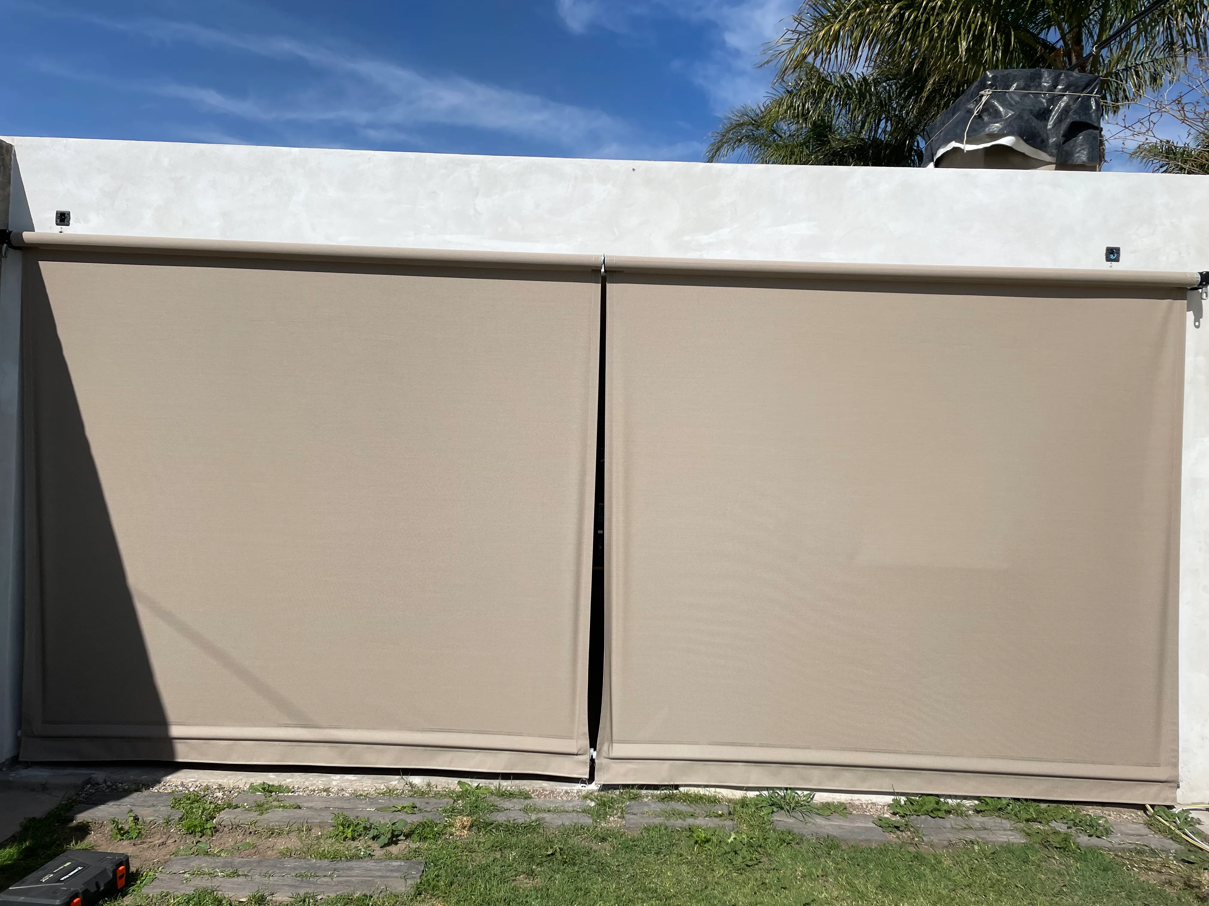 Toldo exterior y cerramiento realizado por Lonas Tito