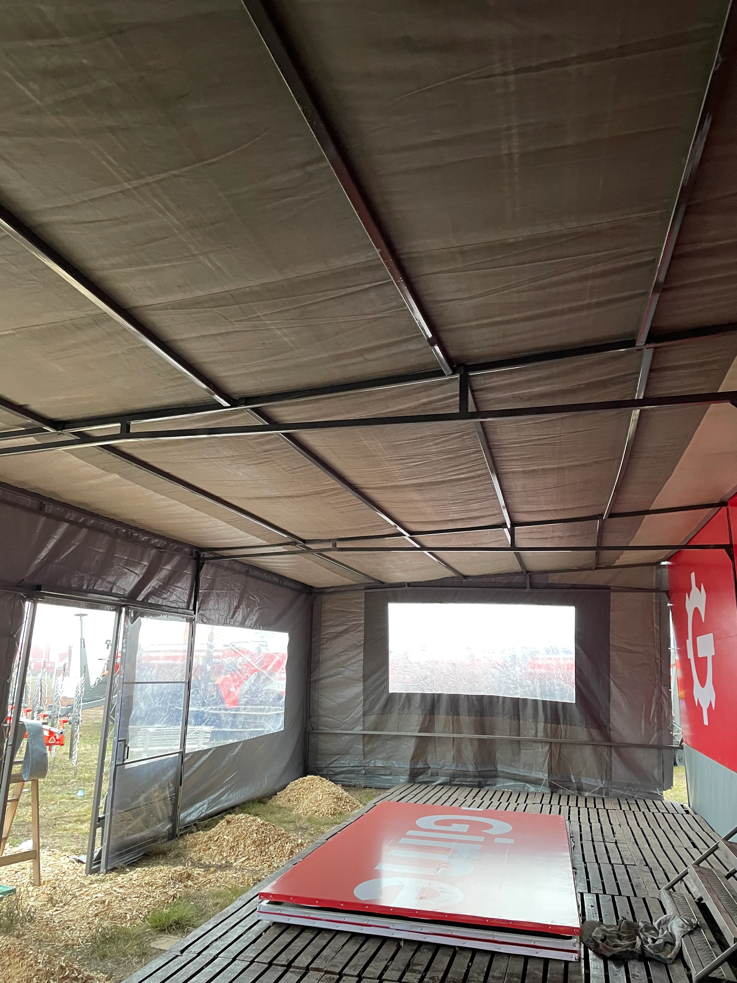 Toldo exterior y cerramiento realizado por Lonas Tito