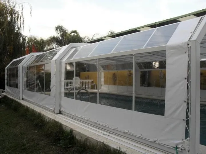 Toldo exterior y cerramiento realizado por Lonas Tito