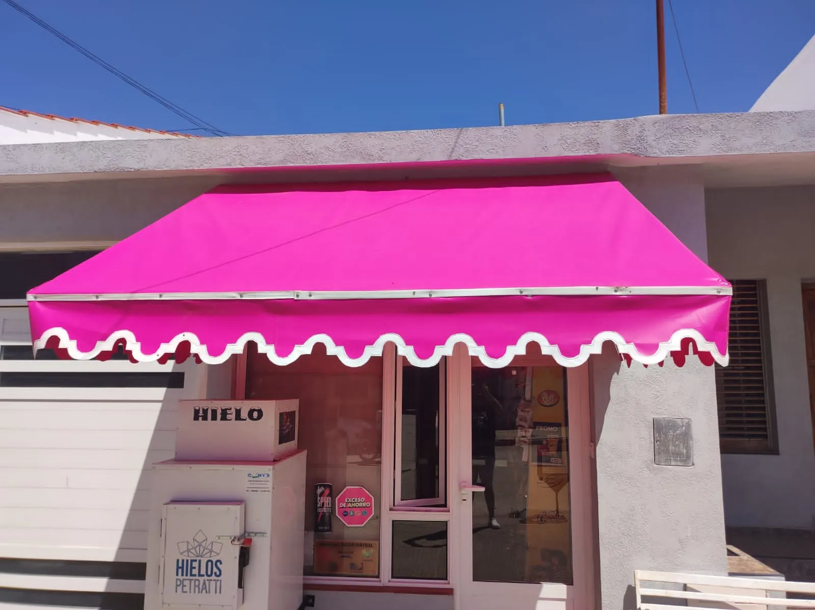 Toldo exterior y cerramiento realizado por Lonas Tito